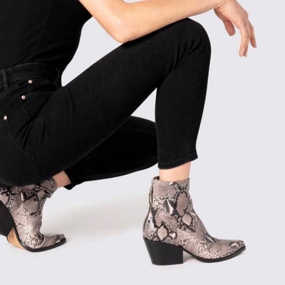 Dolce Vita Shanta Snake Booties Size 10 - Picture 5 of 15